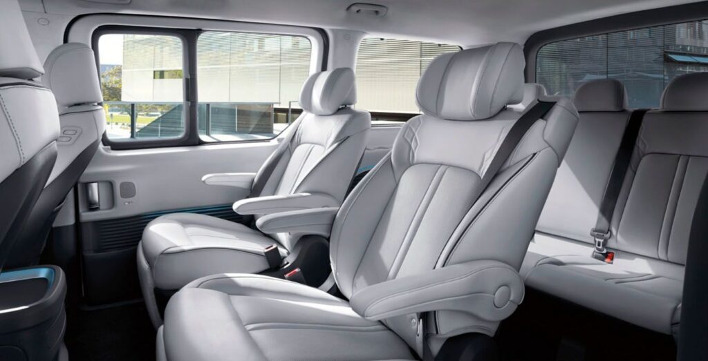 Hyundai-Staria-2.2CRDi-177CV-AT-Maxx-9p-interior-trasera