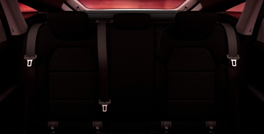 Renault-Arkana-E-Tech-Full-Hybrid-Evolution-interior-trasera