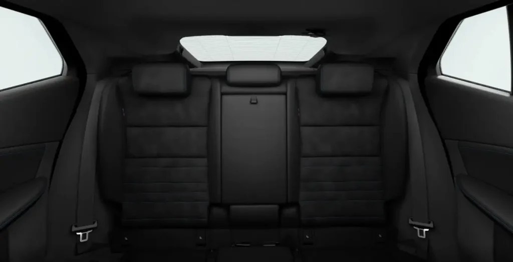 BMW-X2-sDrive20d-interior-trasera