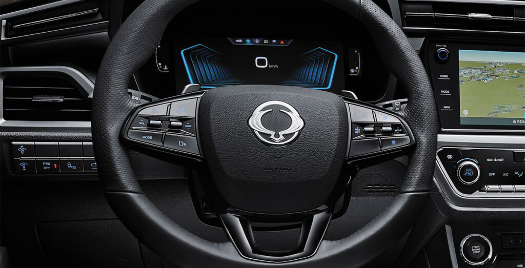 KGM-Korando-G15-GLP-Urban-Plus-4x2-interior-volante