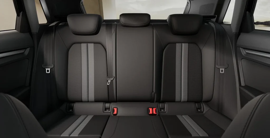 AUDI-A3-Sportback-30-TFSI-Advanced-S-tronic-interior-trasera.webp
