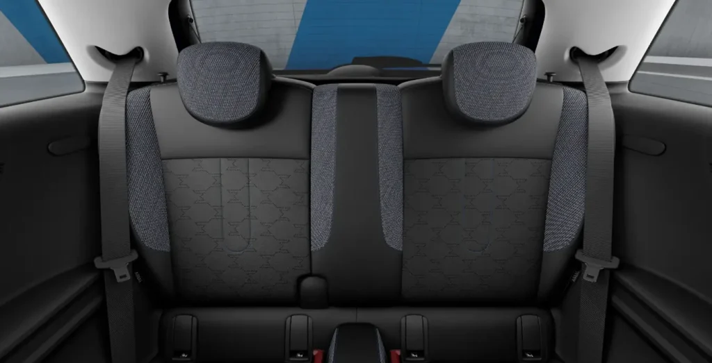 MINI-Cooper-C-115kW-interior-trasera