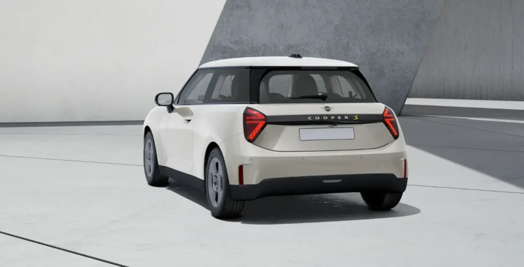 MINI-Cooper-SE-Essential-trasera
