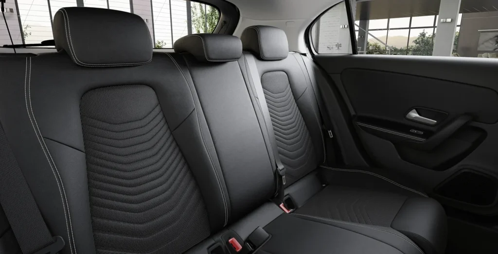 Mercedes-Benz-Clase-A-180-interior-trasera.webp