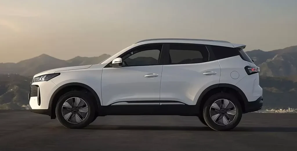 EBRO-s400-1.5-DHE-HEV-Excellent-CVT-lateral.webp
