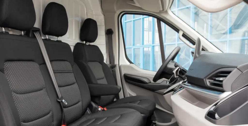 MAXUS-eDeliver-9-L3H2-interior-delantera-II.webp