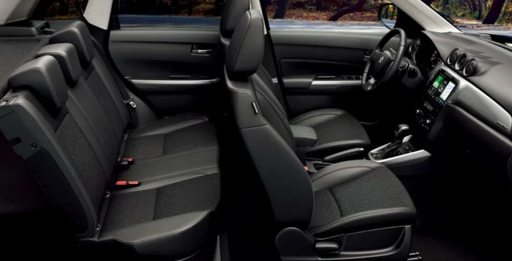 SUZUKI-Vitara-1.4T-Mild-Hybrid-S2-interior-trasera.webp