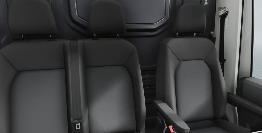 VOLKSWAGEN-Crafter-35-Furgon-BL-TA-L4H3-2.0-TDI-103kW-140CV-ISOTERMO-interior-delantera-III.webp