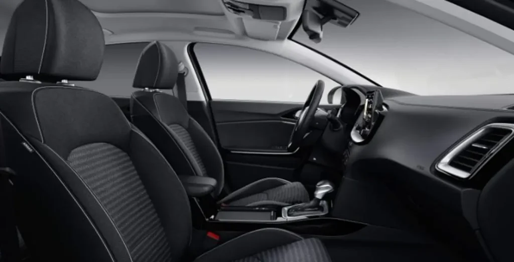 KIA-XCeed-1.0-T-GDI-MHEV-Drive-interior-delantera.webp