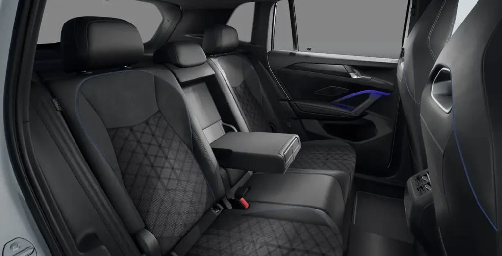 Volkswagen-Tiguan-R-Line-1.5-eTSI-110kW-DSG-interior-trasera.webp