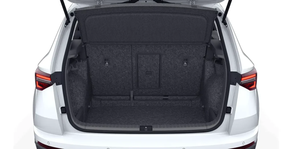 SKODA-Karoq-Selection-1.5-TSI-DSG-blanco-maletero.webp