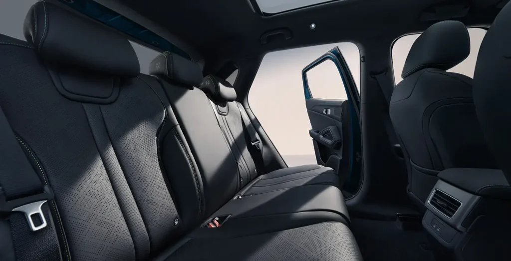 BYD-ATTO-2-DM-i-Boost-interior-trasera.webp
