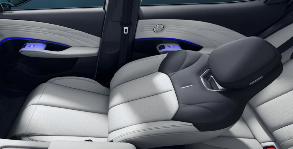 Omoda-7-SHS-P-Premium-1.5-TGDI-1DHT-205kW-FWD-interior-delantera-II.webp