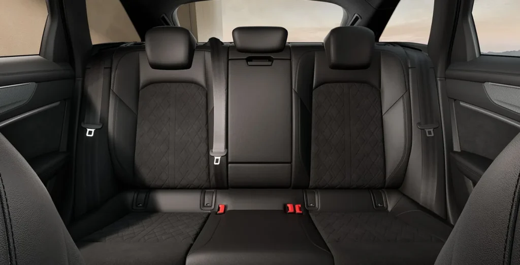 Audi-RS6-Avant-TFSI-Quattro-interior-trasera