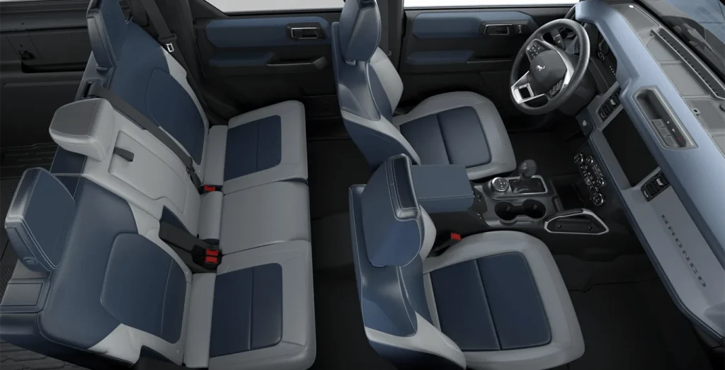 FORD-Bronco-Outer-Banks-2.7-EcoBoost-V6-335CV-interior-trasera