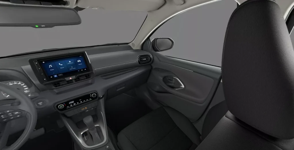 Toyota-Yaris-120H-116CV-ACTIVE-PLUS-interior-delantera-II